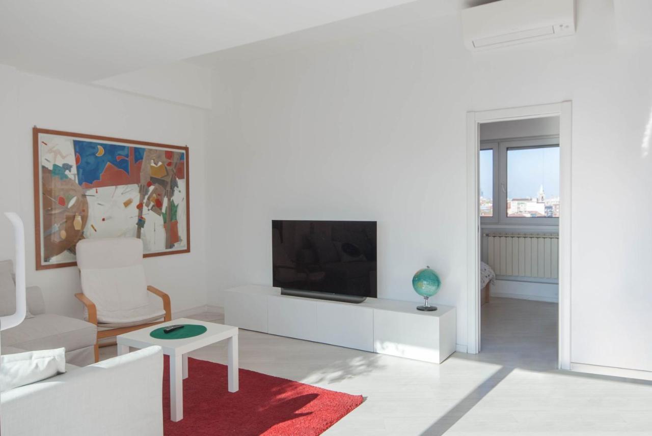 Exclusive Rooftop Apartment With Large Terrace In Solari/Tortona ミラノ エクステリア 写真